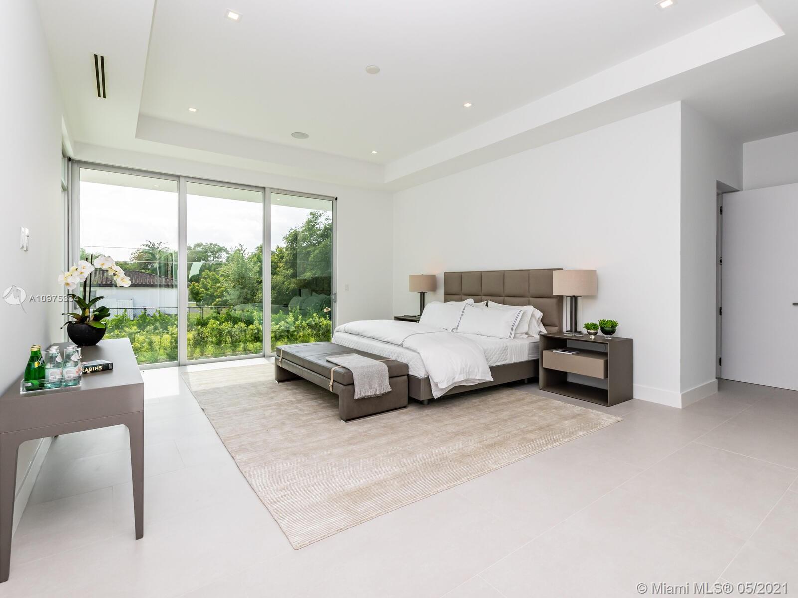 TOWN & RANCH ESTS - Residential