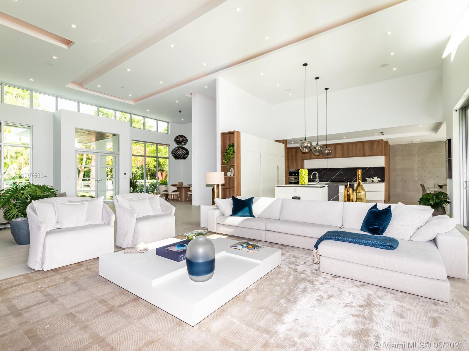 TOWN & RANCH ESTS - Residential