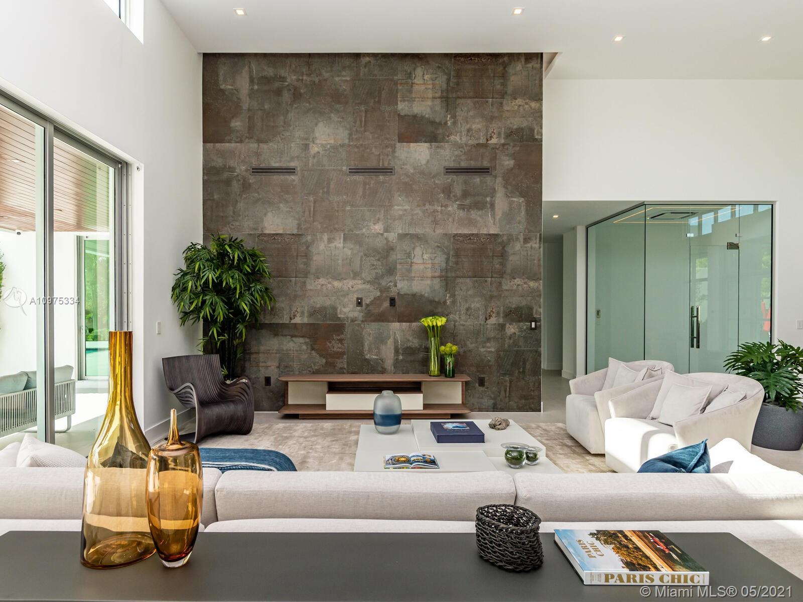 TOWN & RANCH ESTS - Residential