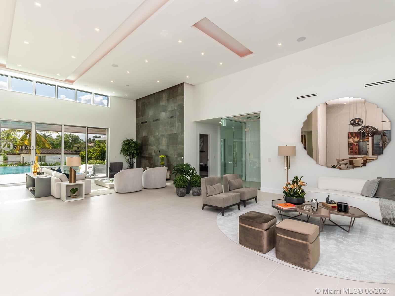 TOWN & RANCH ESTS - Residential