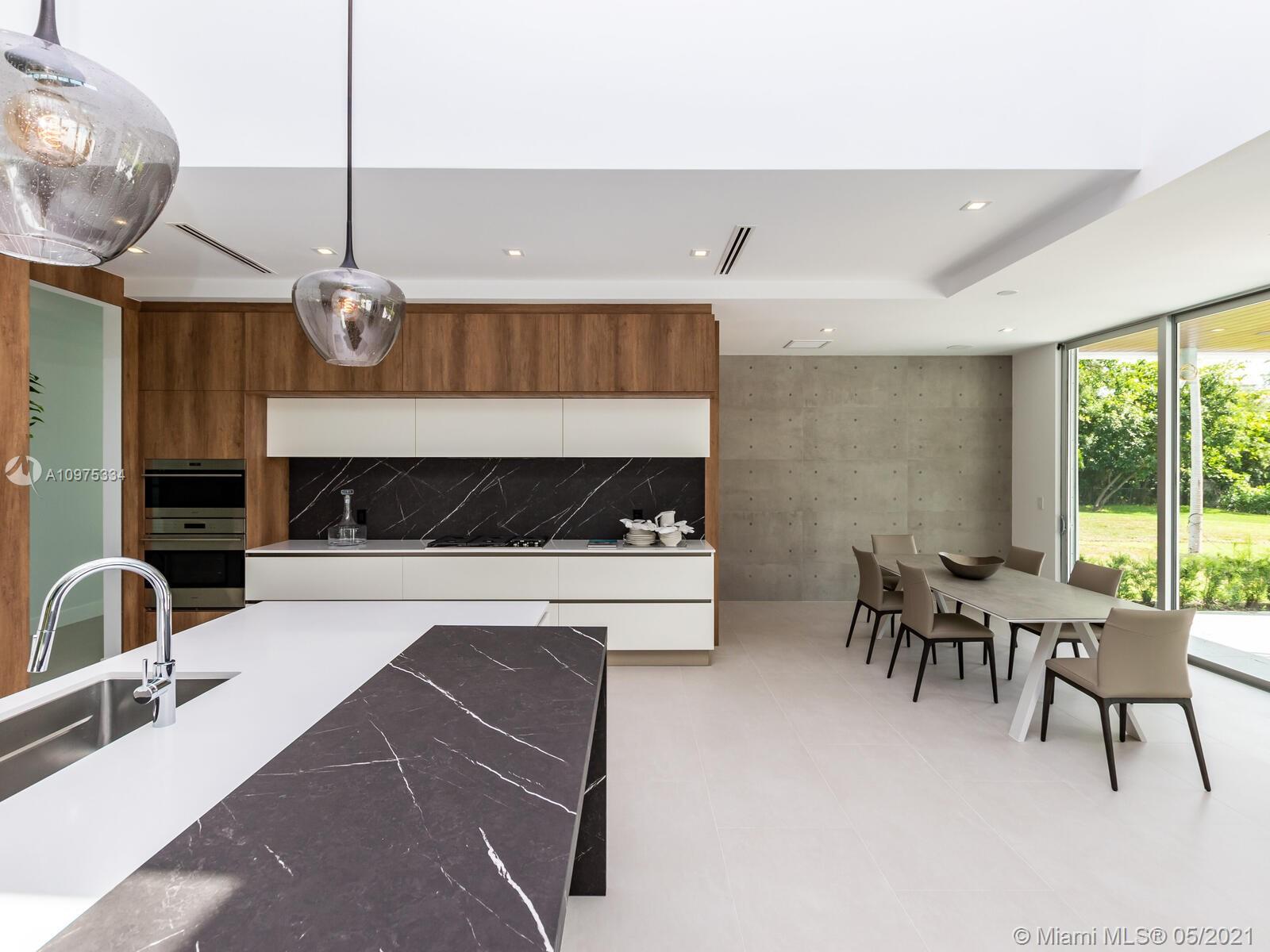 TOWN & RANCH ESTS - Residential