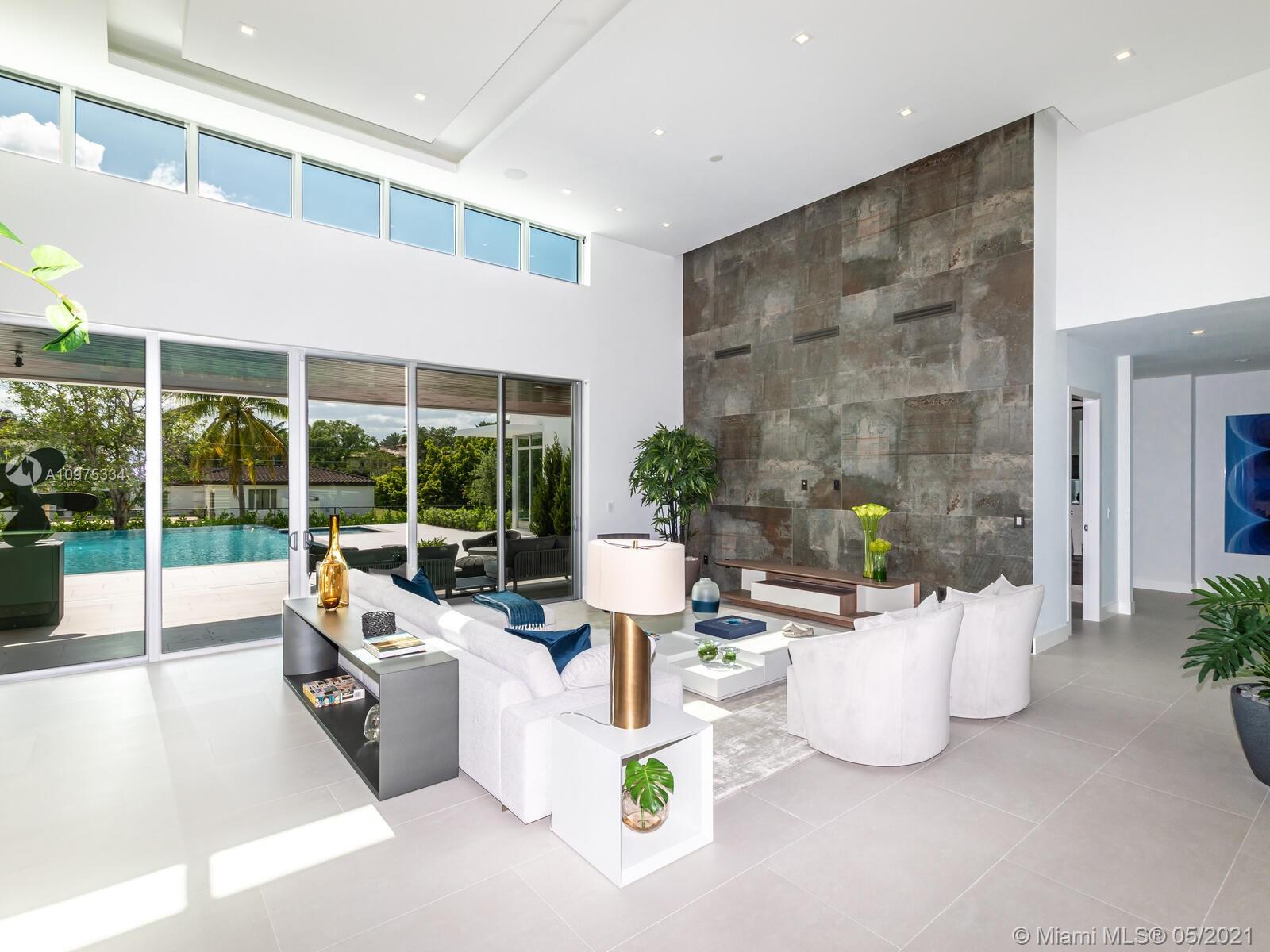 TOWN & RANCH ESTS - Residential