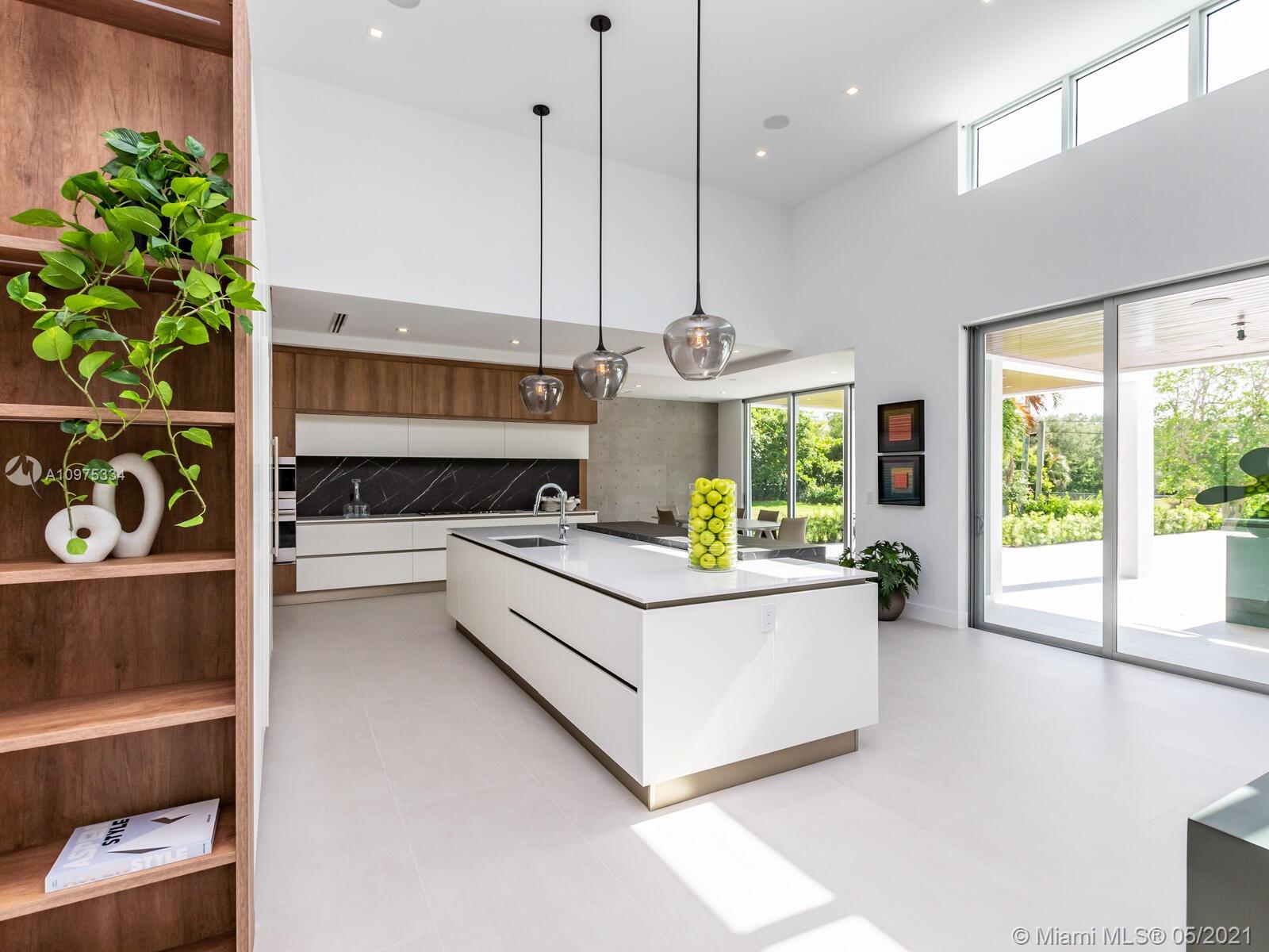 TOWN & RANCH ESTS - Residential