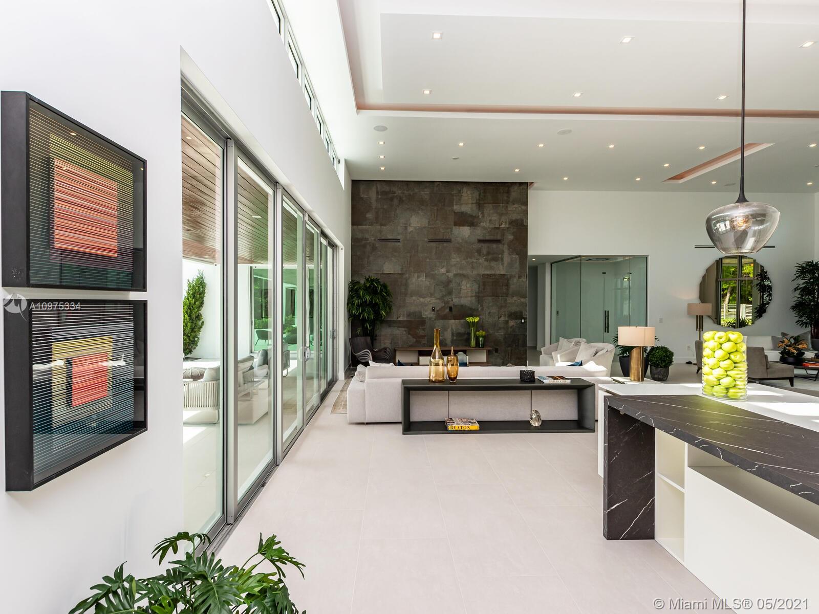 TOWN & RANCH ESTS - Residential