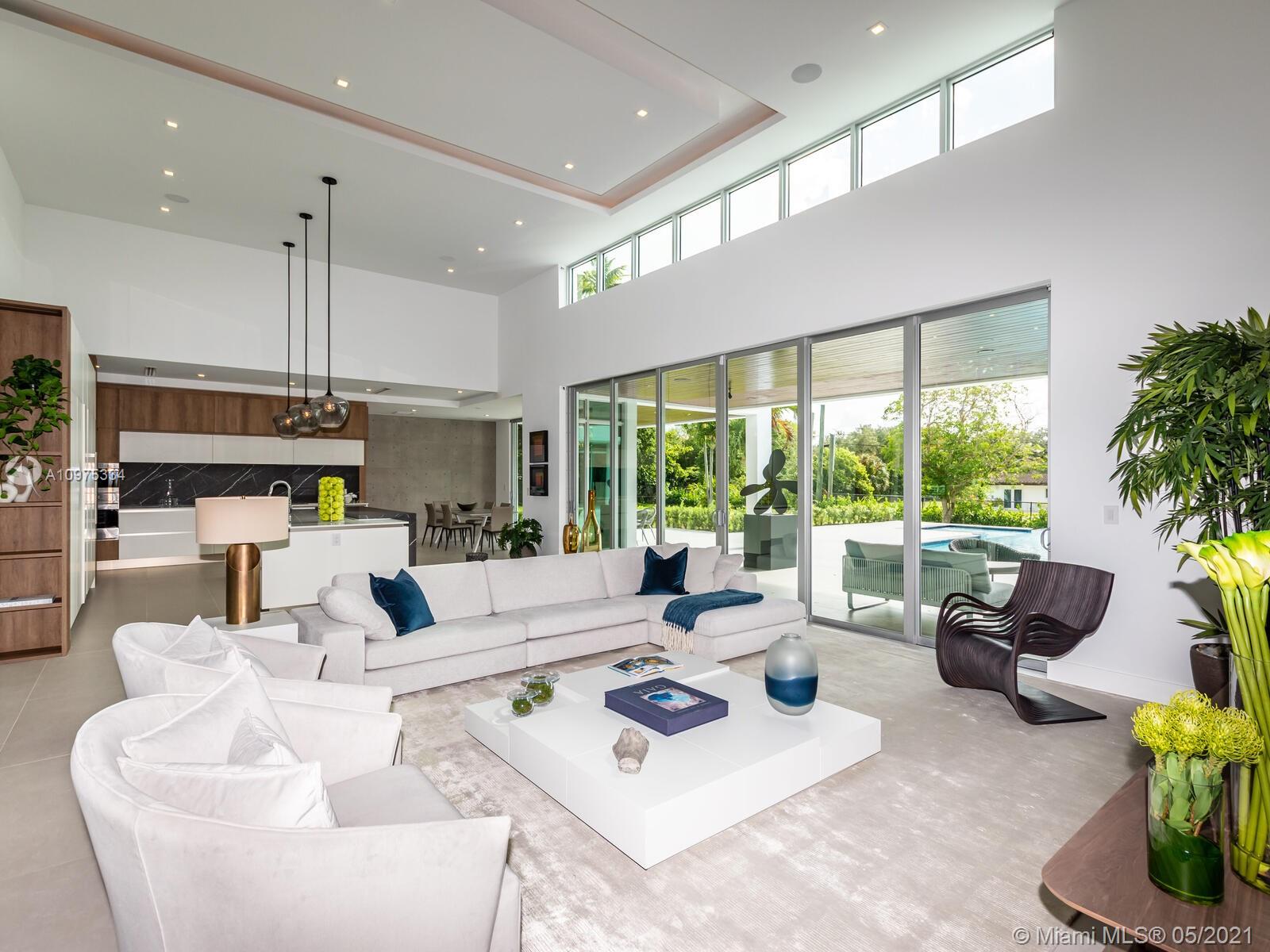 TOWN & RANCH ESTS - Residential