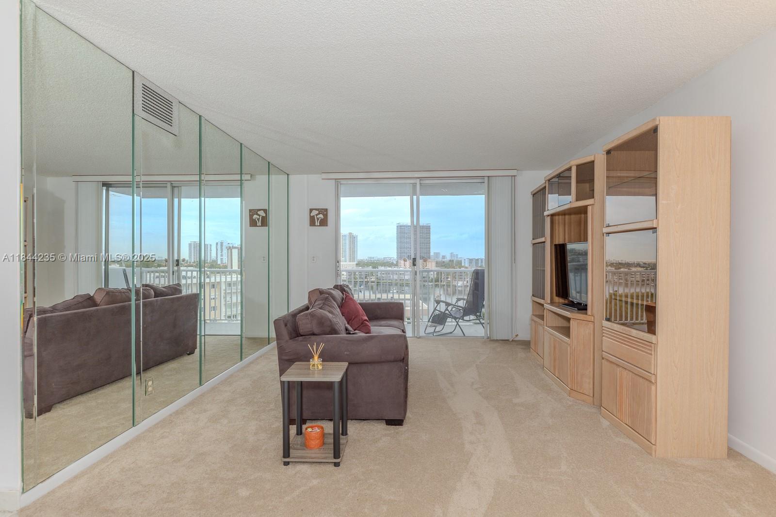137 Golden Isles Dr 809