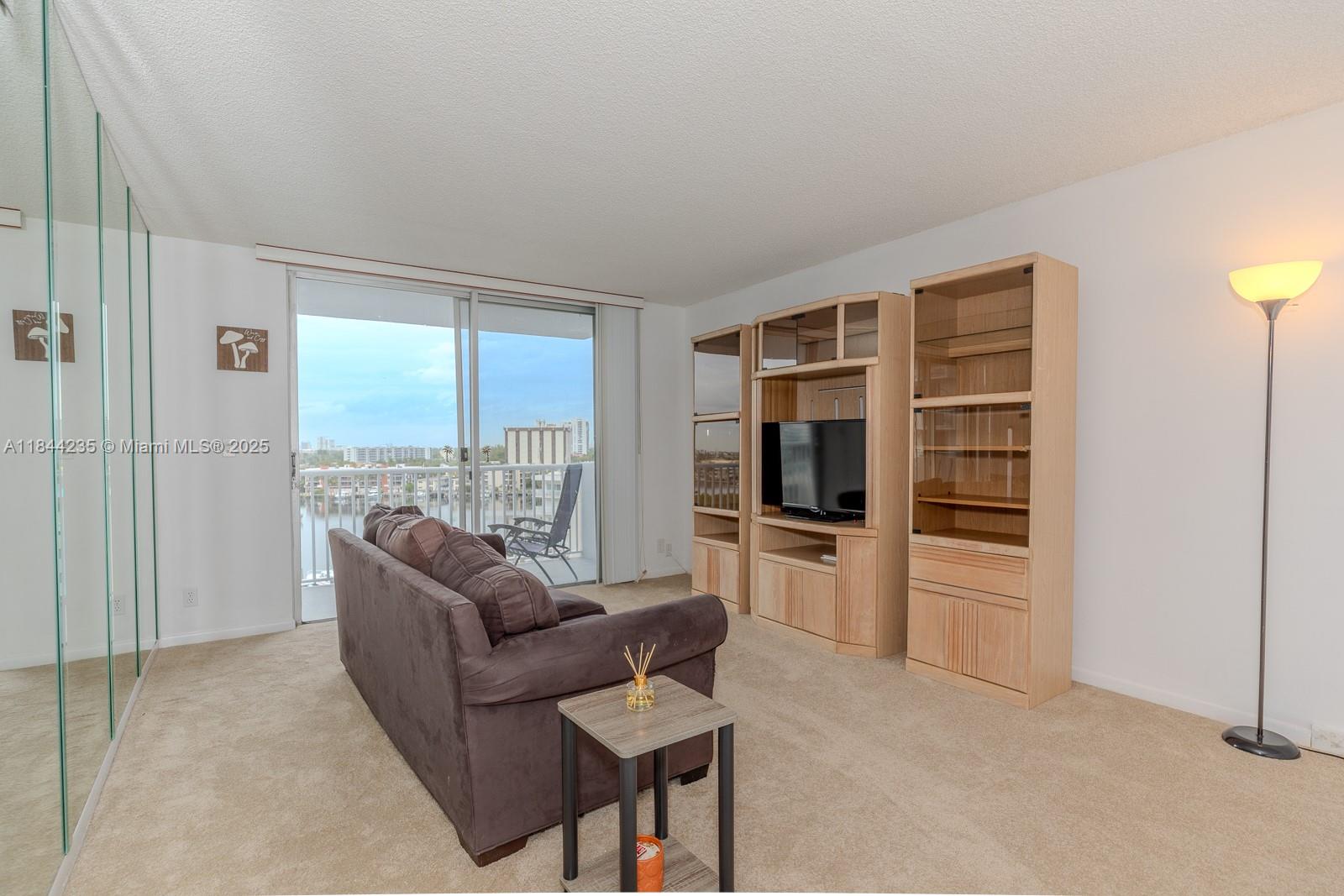 137 Golden Isles Dr 809
