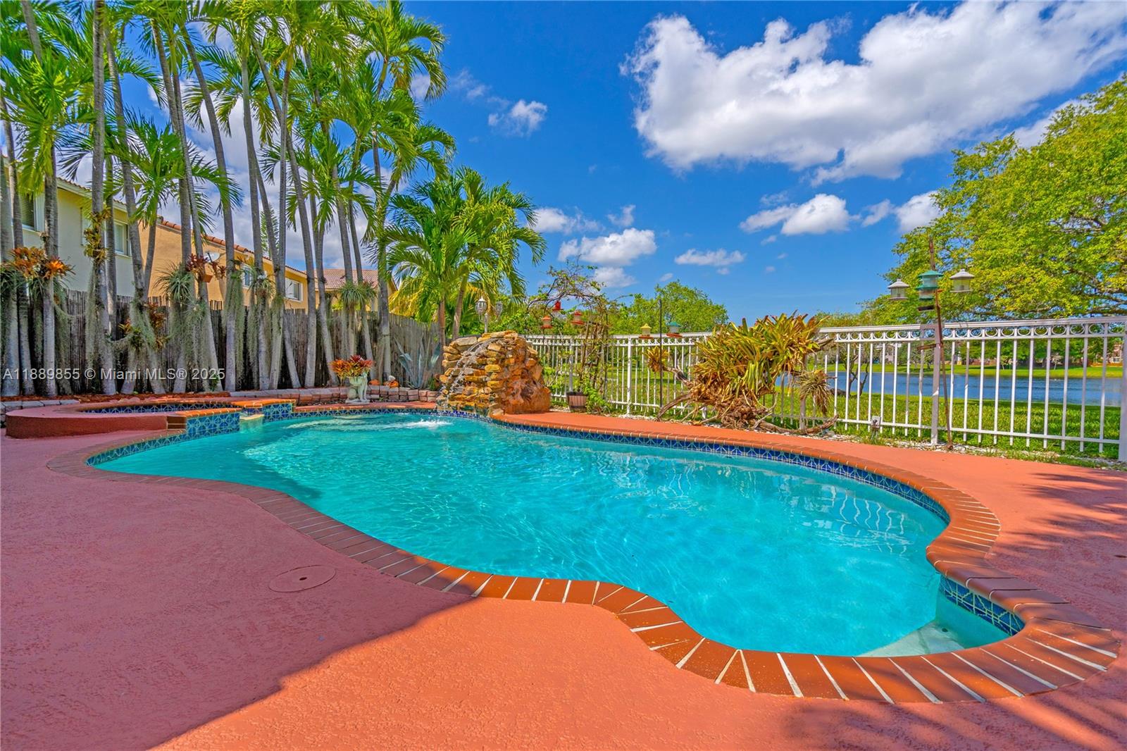 LAKESIDE AT THE HAMMOCKS - Residential