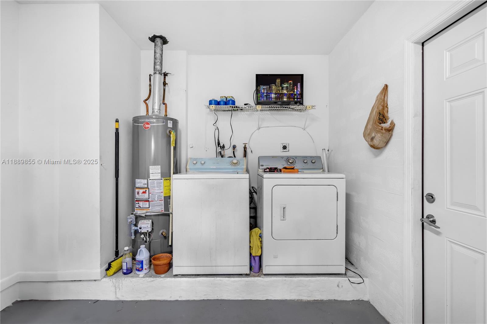 LAKESIDE AT THE HAMMOCKS - Residential