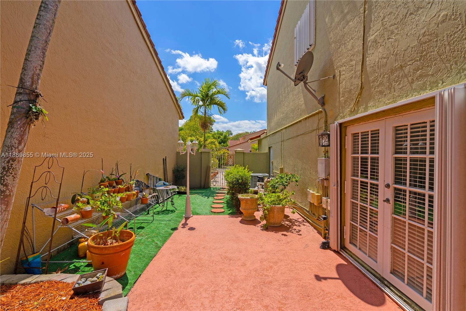 LAKESIDE AT THE HAMMOCKS - Residential