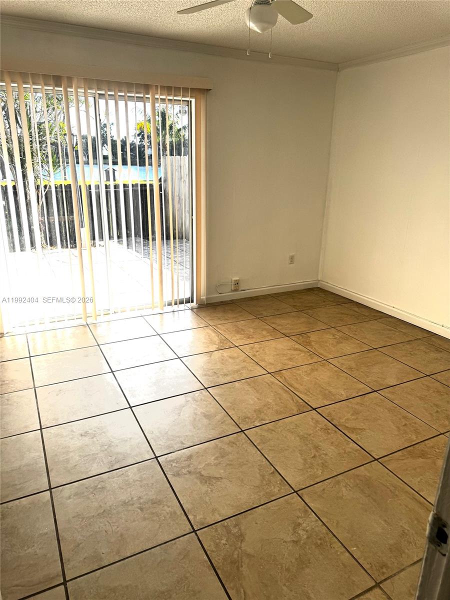 SNAPPER CREEK TOWNHOUSES - Residential