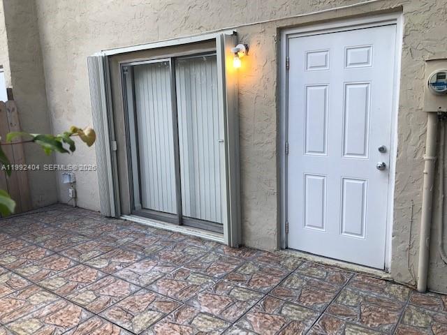 SNAPPER CREEK TOWNHOUSES - Residential