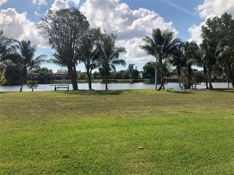 6713 SW 112th Ct Miami FL 33173