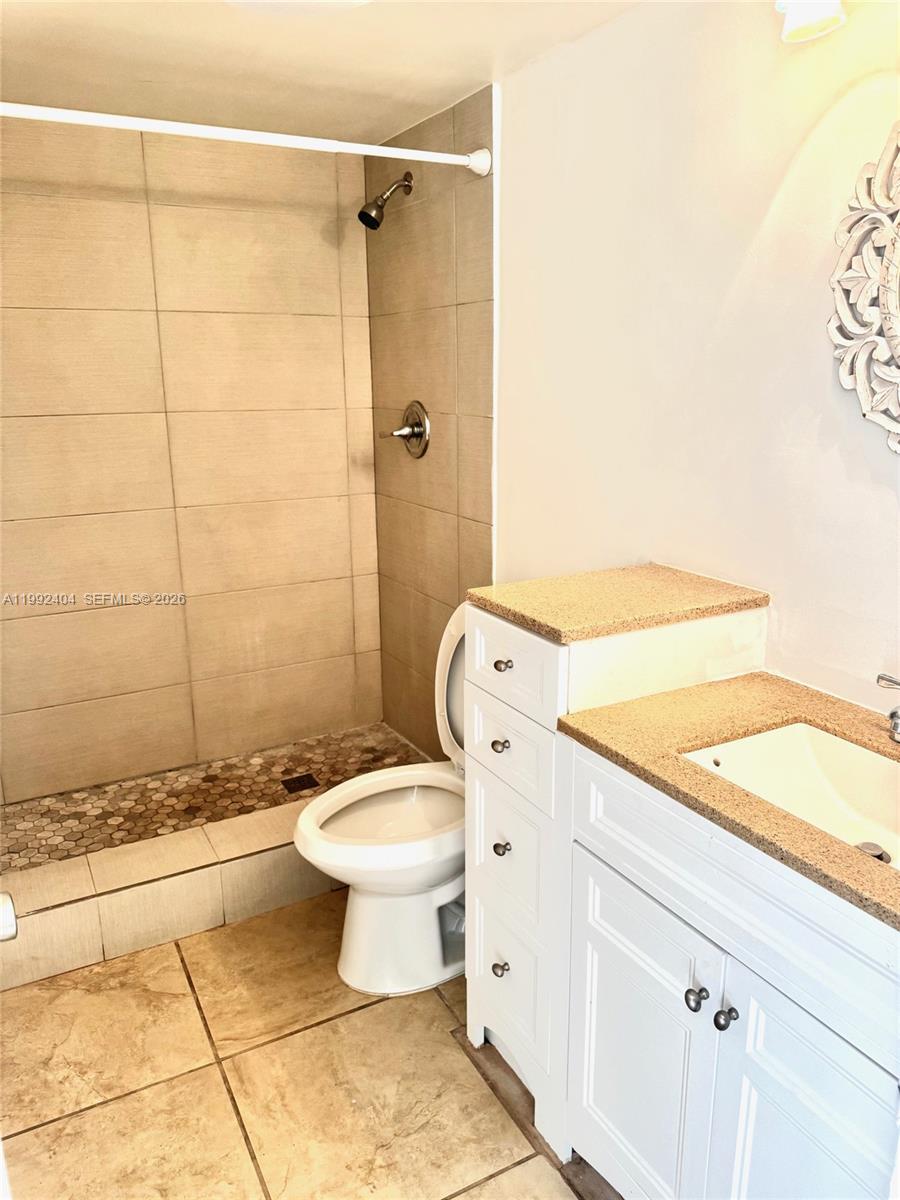 SNAPPER CREEK TOWNHOUSES - Residential