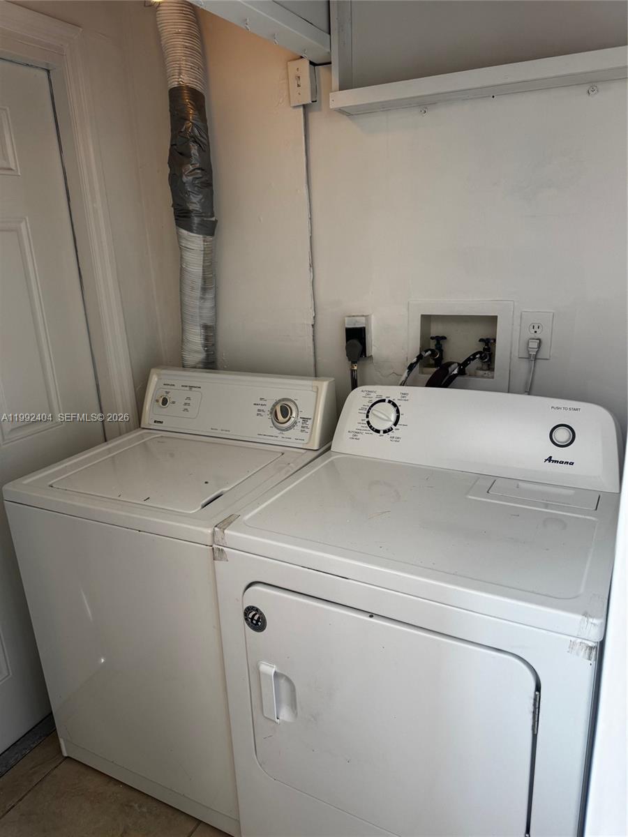 SNAPPER CREEK TOWNHOUSES - Residential