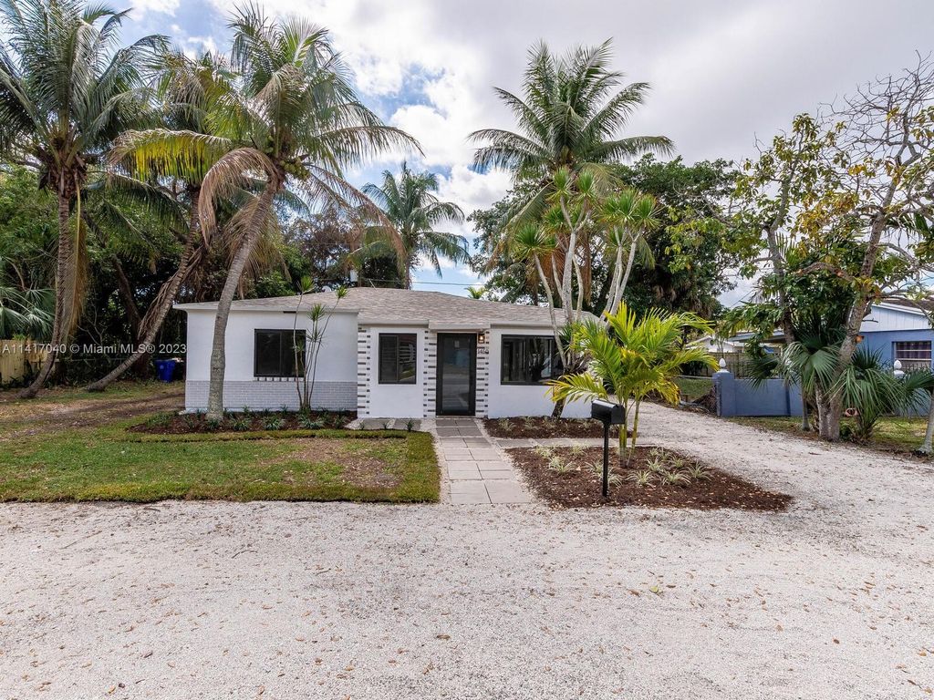 Photo of 1450 SW 29th St, Fort Lauderdale, FL 33315 (MLS # A11417040)
