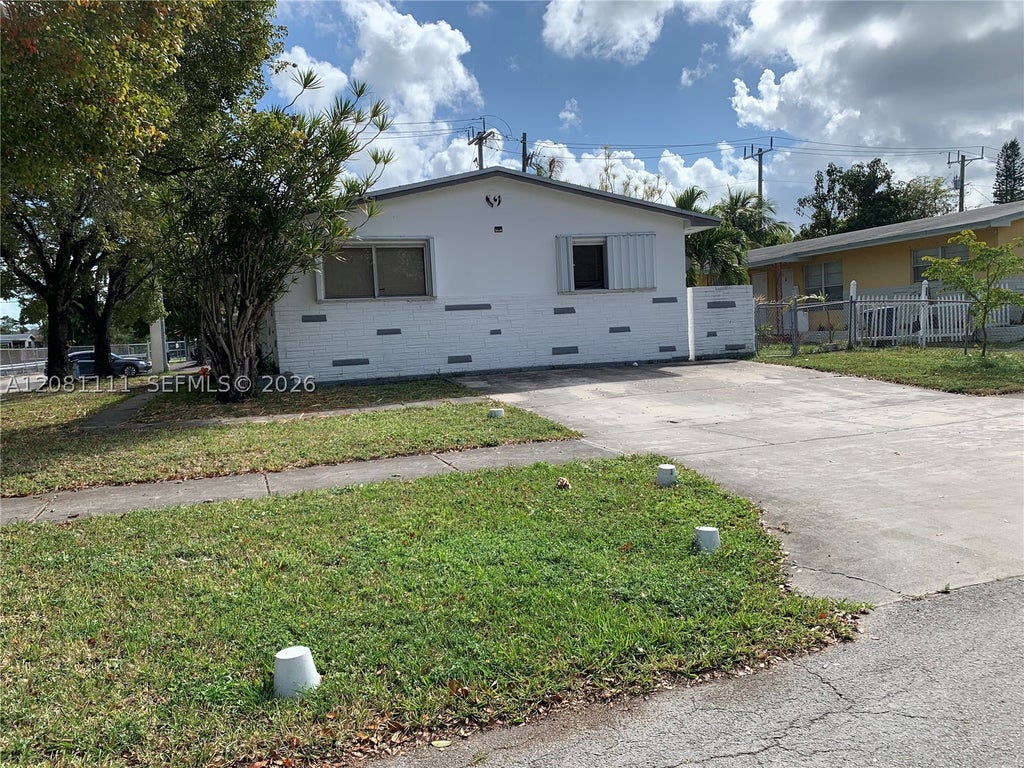 Photo of 401 SW 8th St #A, Hallandale Beach, FL 33009 (MLS # A12081111)