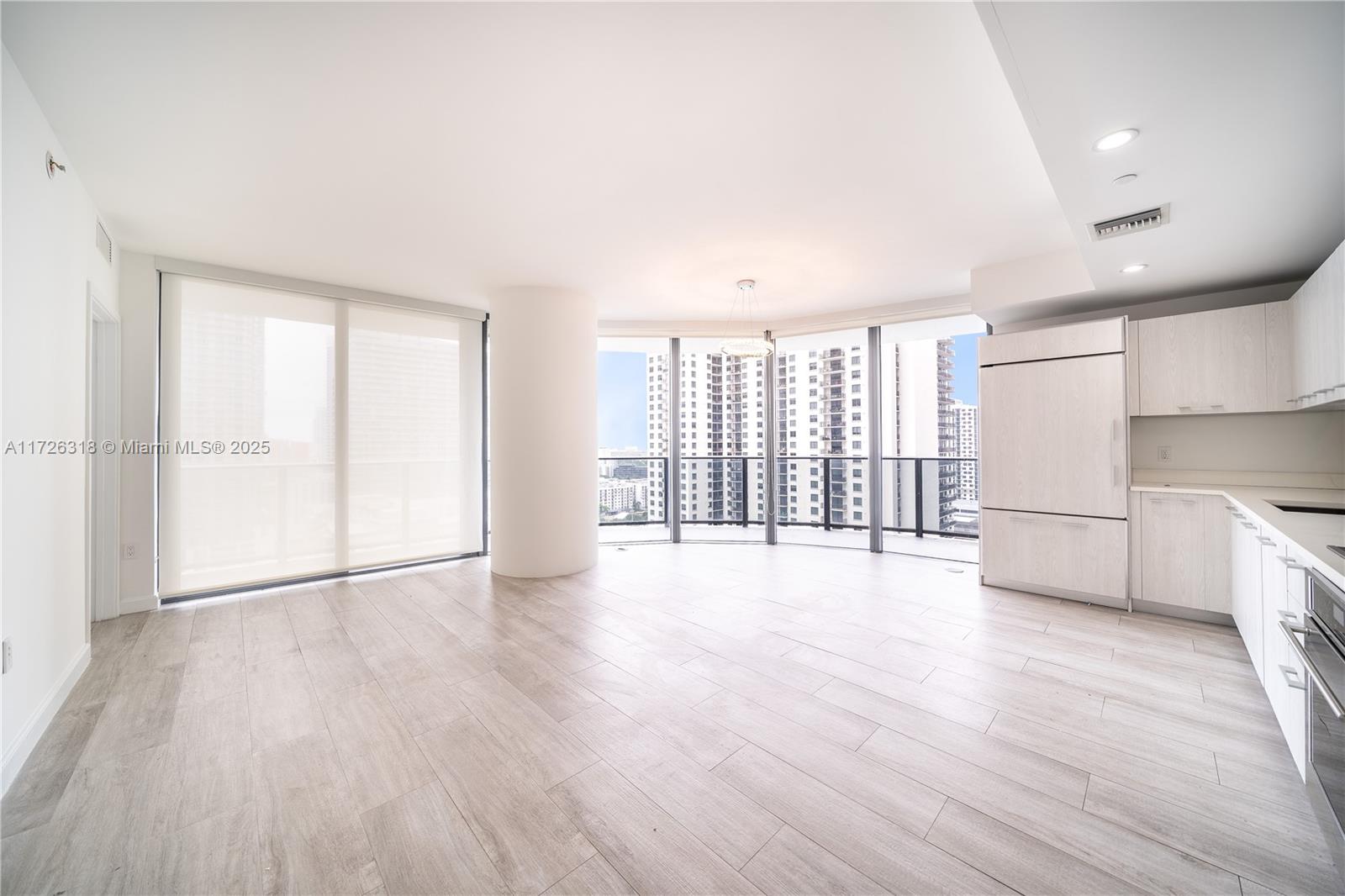 45 SW 9th St 2006