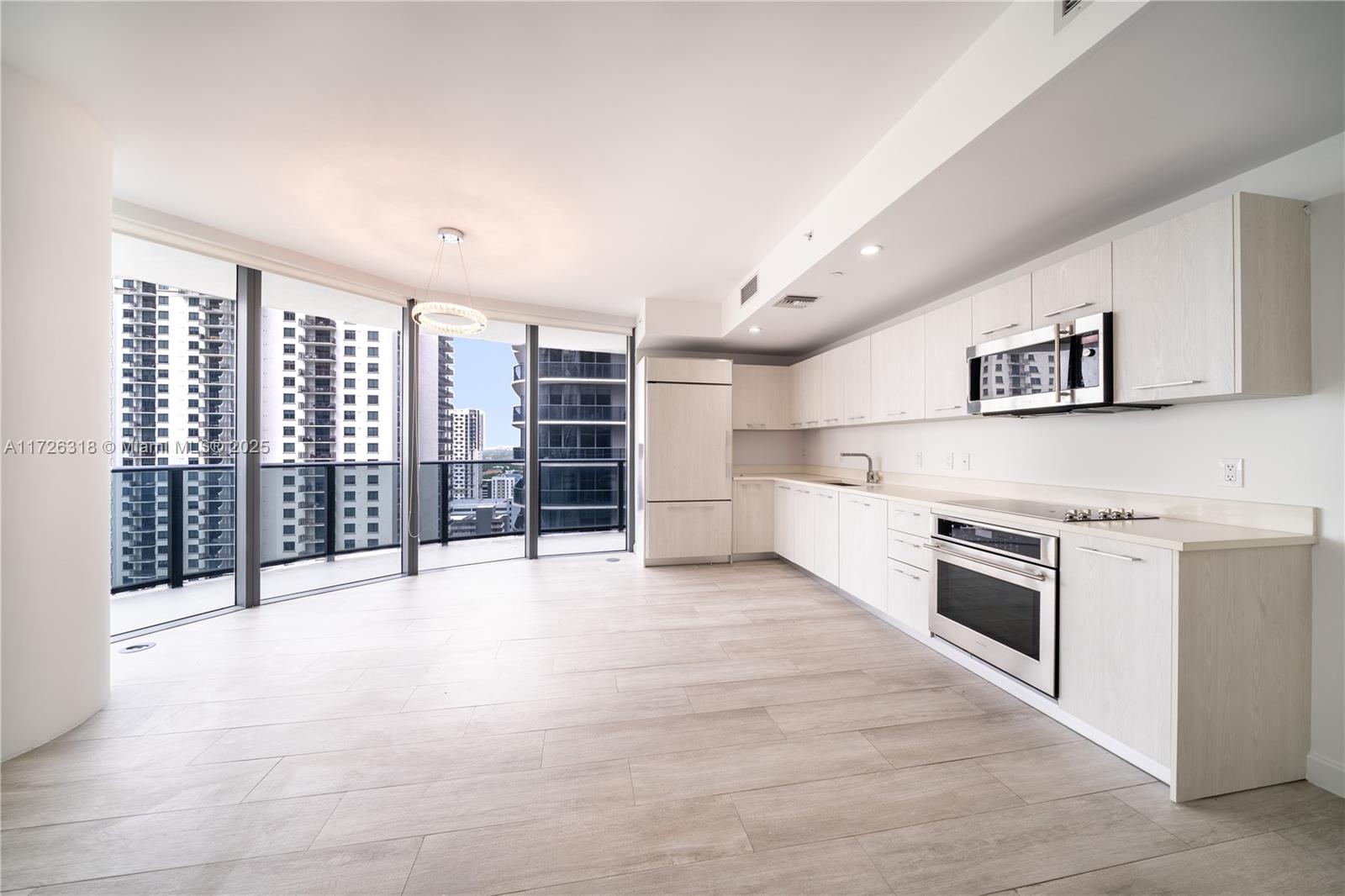 45 SW 9th St 2006