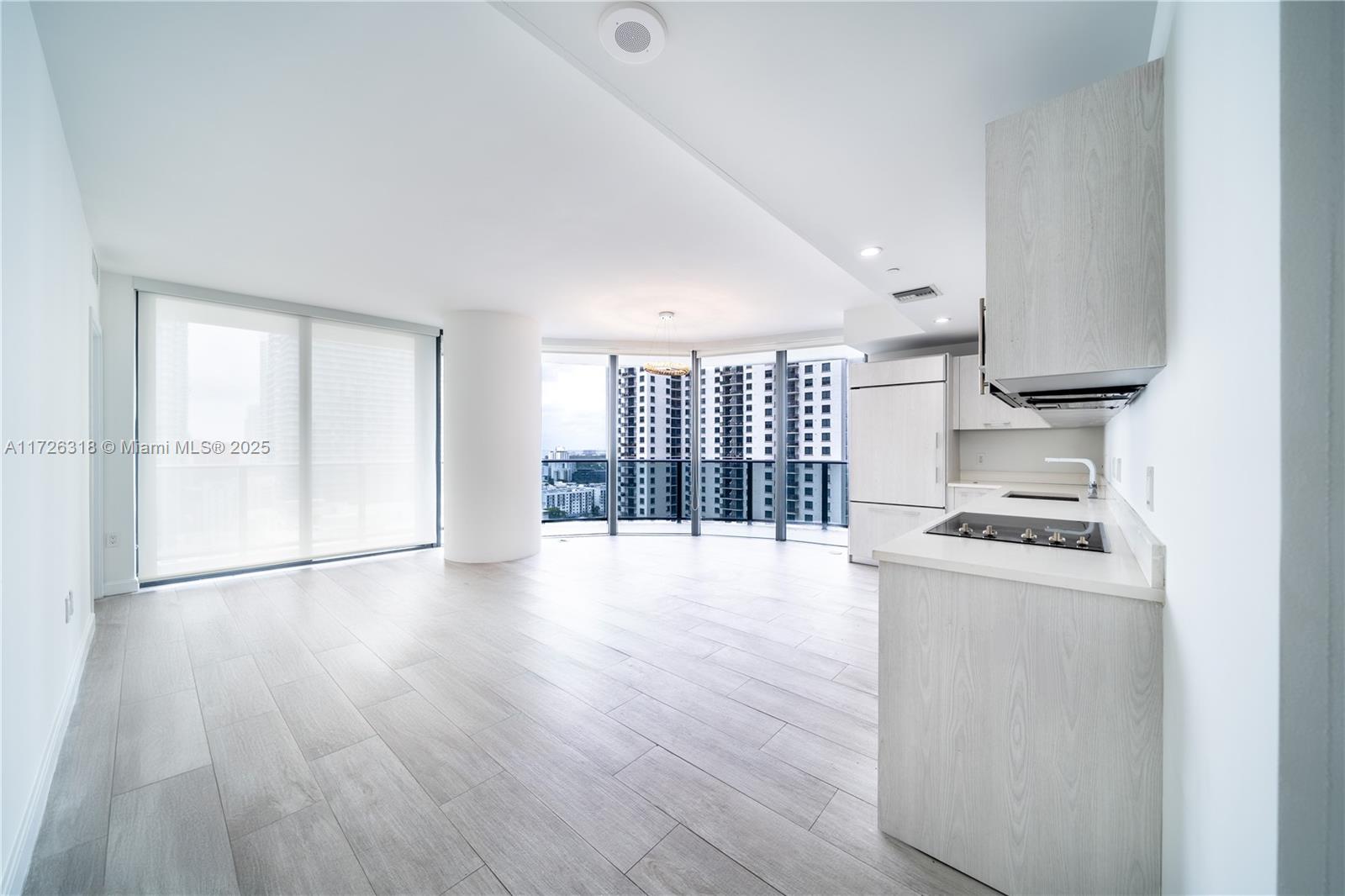 45 SW 9th St 2006