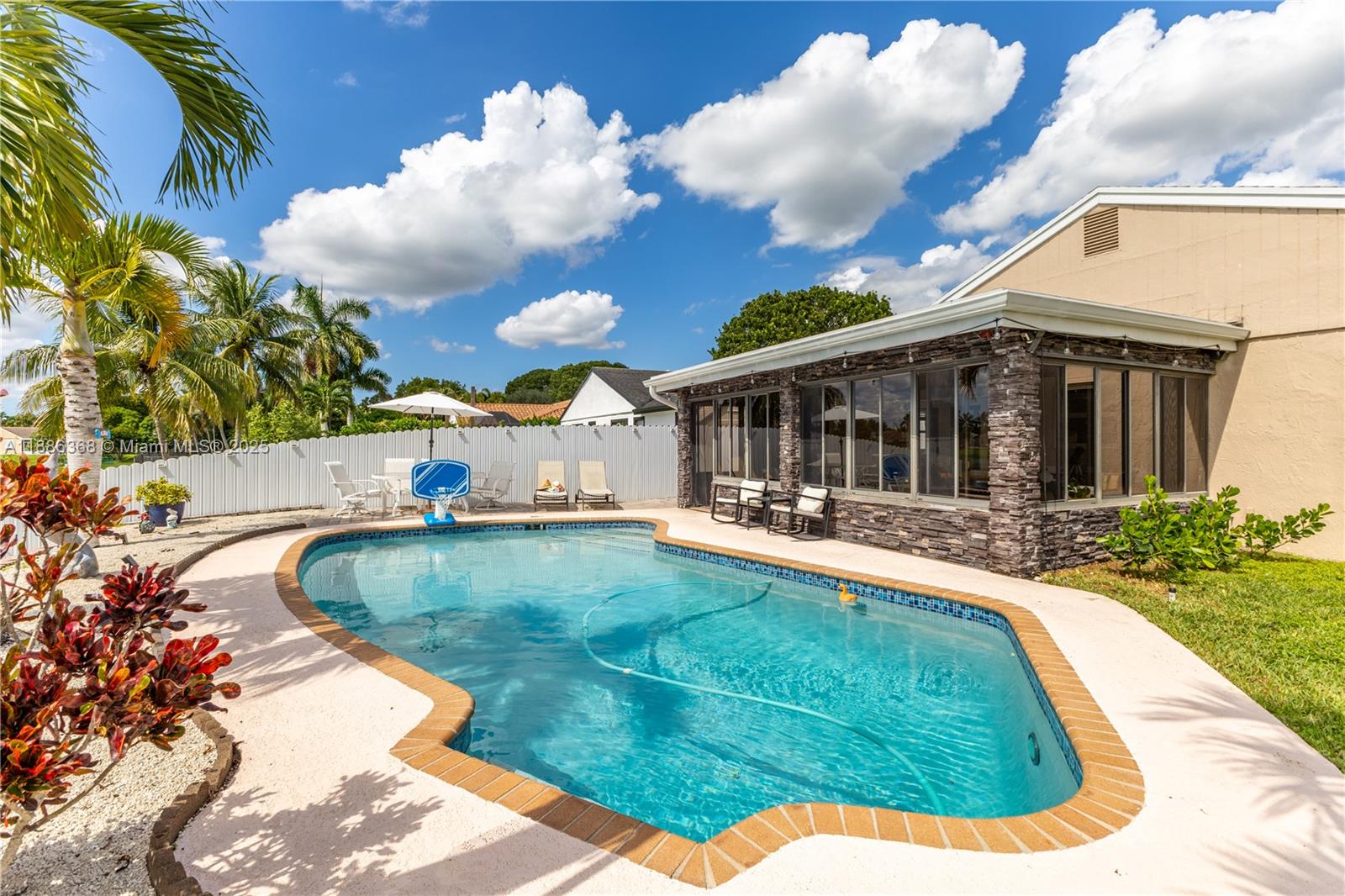 FLAMINGO GARDENS-PHASE TW - Residential
