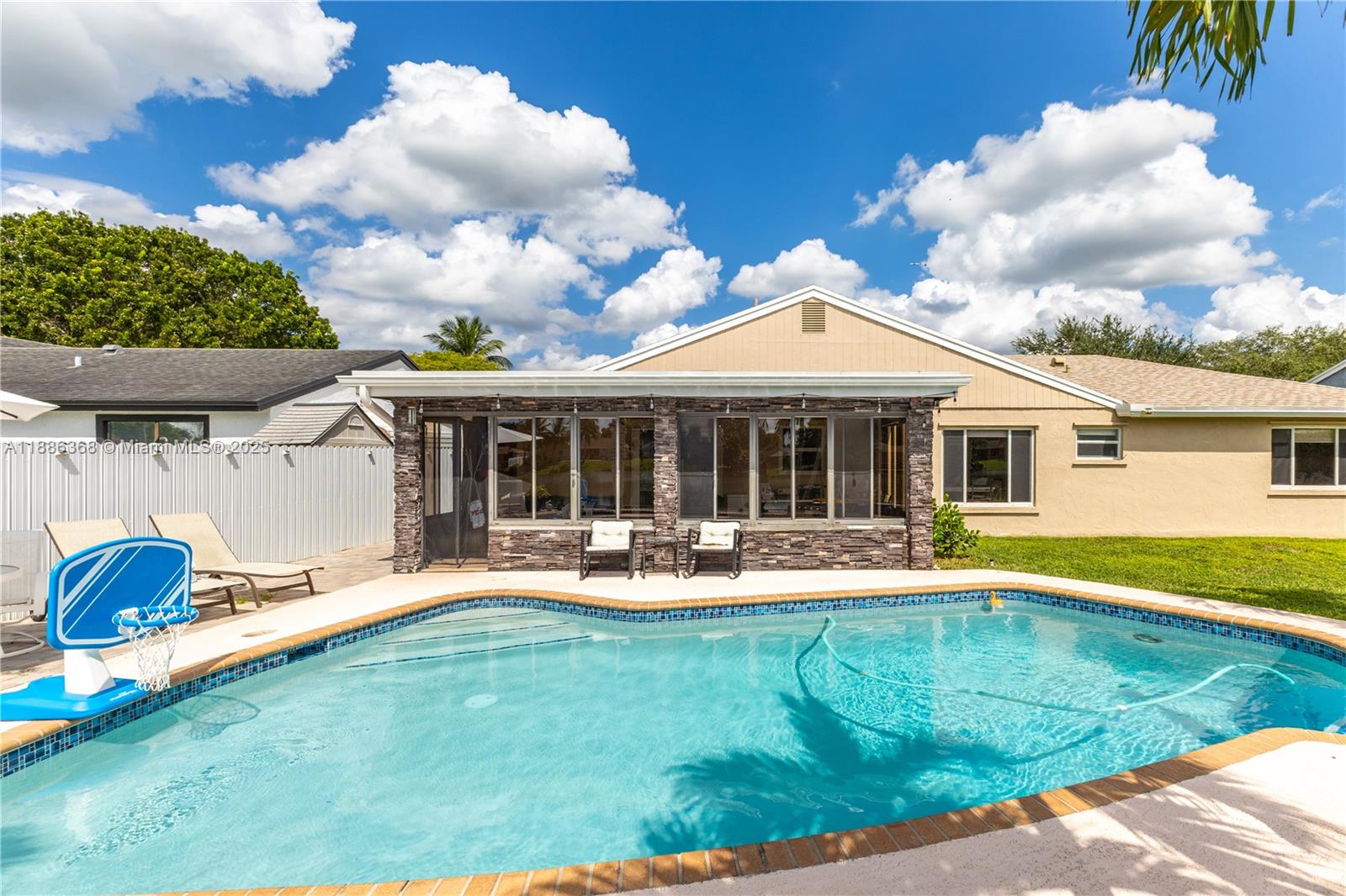 FLAMINGO GARDENS-PHASE TW - Residential