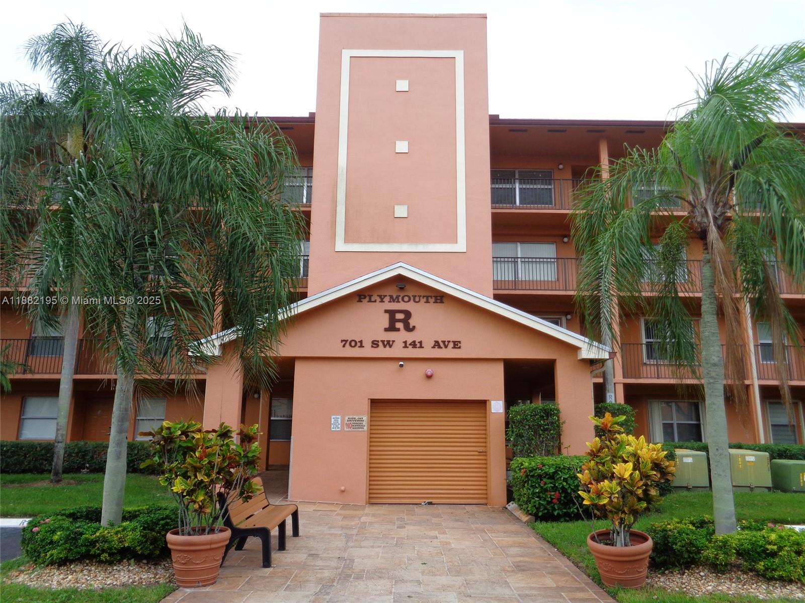 AMAZING COMMUNITY 55+ OF CENTURY VILLAGE BEAUTIFULL LAKE VIEW COURTESY BUS TRANSPORTATION,2 BEDROOMS AND 2 BATHROOMS,WASHER AND DRYER,NICE KITCHEN WITH REFRIGERATOR,STOVE,DISHWASHER MICROWAVE AND KITCHEN AREA FOR BREAKFAST.
CLUBHOUSE AREA,THEATER,GYM,RESTAURANT BY THE GOLF COURSE,SECURITY 24/7,NURSES 24/7,
AND LOTS OF AMMENITIES TO ENJOY.
RESTRICTIONS:
NO RENTALS FIRST 2 YEARS
MINIMUN 12 MONTHS RENTAL
ONLY ONE PERSON UNDER 55 PERMITTED
CREDIT SCORE 700 AND INTERVIEW/SCREENING REQUIRED.