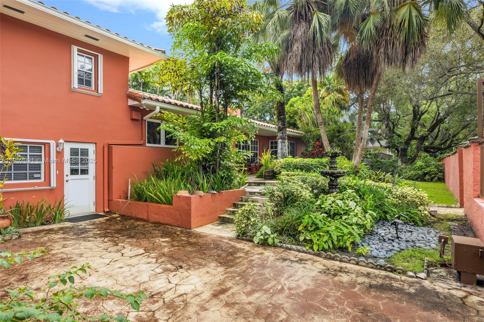 NATOMA MANORS RE SUB - Residential Lease