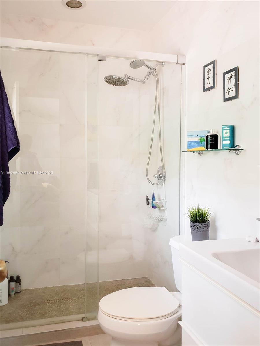 NATOMA MANORS RE SUB - Residential Lease