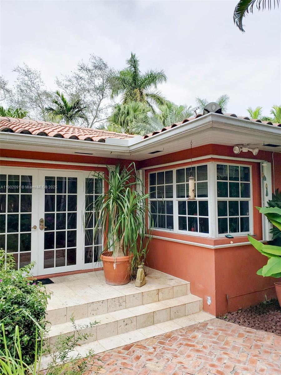 NATOMA MANORS RE SUB - Residential Lease