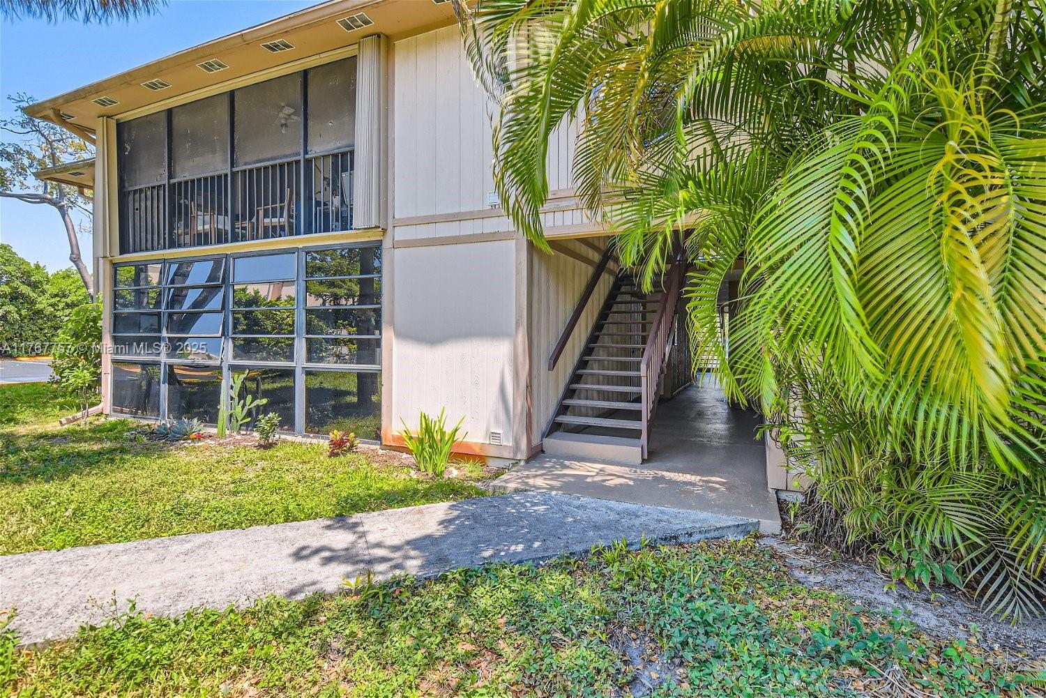Property for Sale at 911 Ne 199th St 206-14, Miami, Broward County, Florida - Bedrooms: 3 
Bathrooms: 2  - $225,000