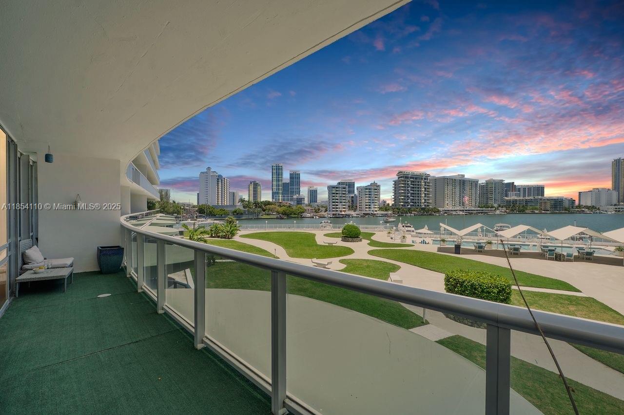 900 Bay Dr 210