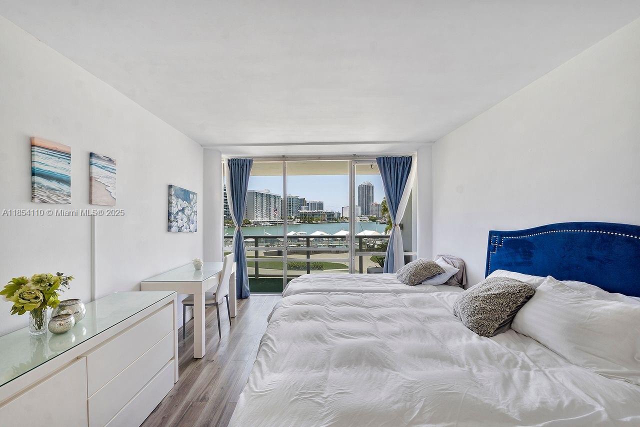 900 Bay Dr 210