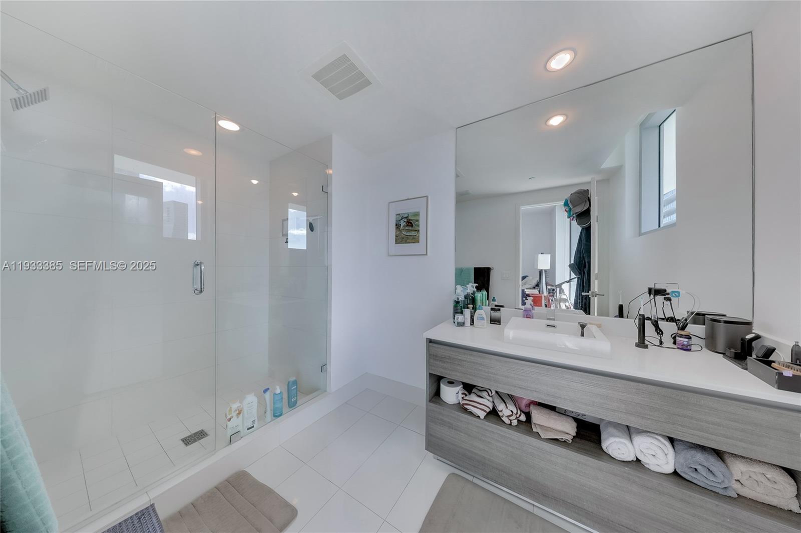 1100 MILLECENTO RESIDENCE - Residential