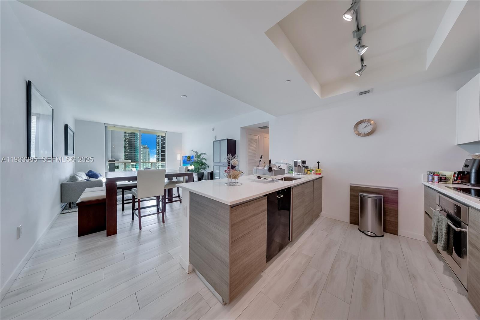 1100 MILLECENTO RESIDENCE - Residential