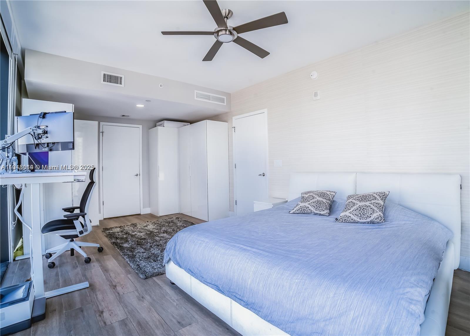 1010 Brickell Ave 2611