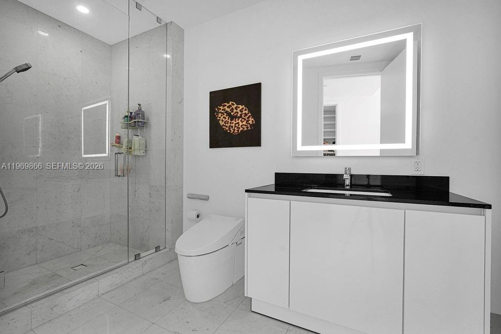 18555 COLLINS AVENUE COND - Residential