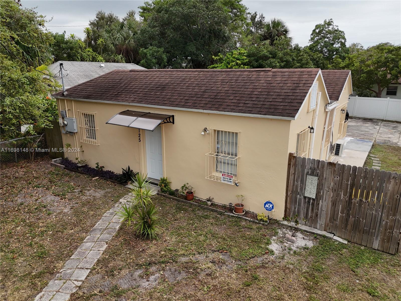 Rental Property at 125 Nw 4th Ave, Dania Beach, Miami-Dade County, Florida - Bedrooms: 3 
Bathrooms: 2  - $3,100 MO.