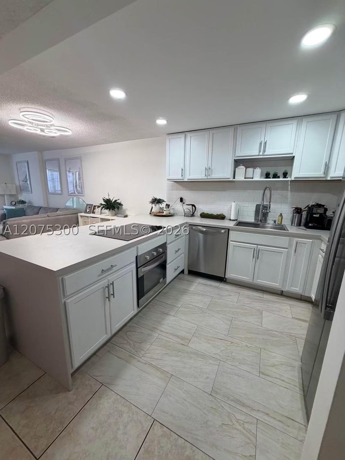 200 Leslie Dr 427