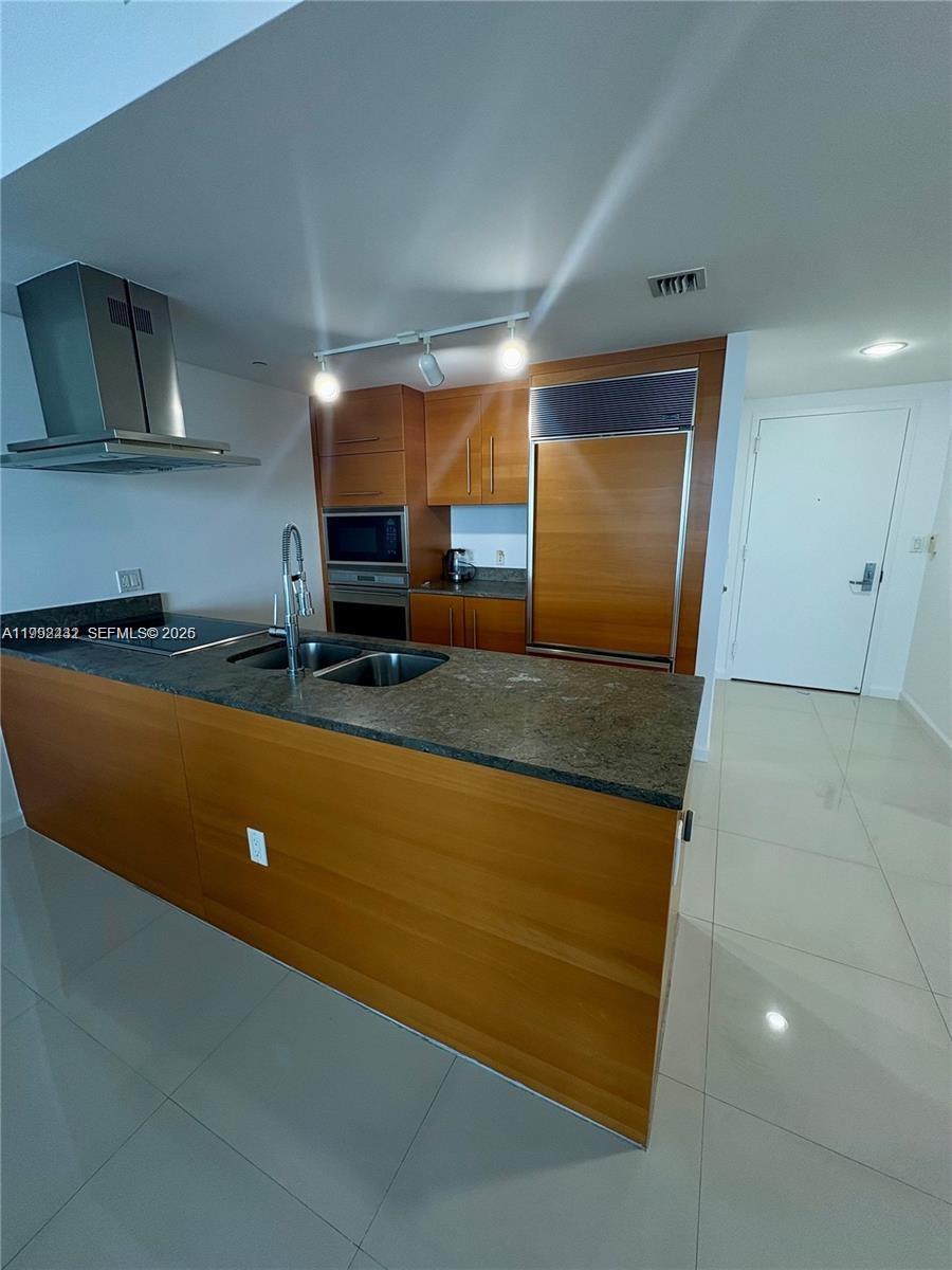 495 Brickell Ave 3909