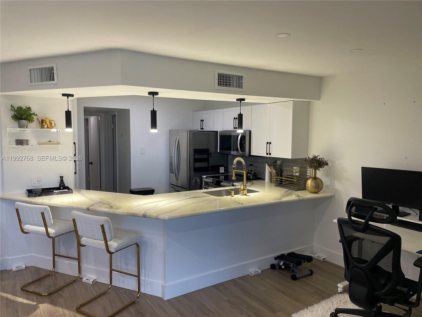 1605 S Us Highway 1 206V3