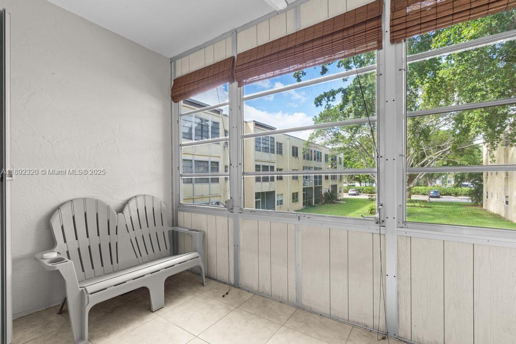 CAMBRIDGE HOUSE WEST - Residential