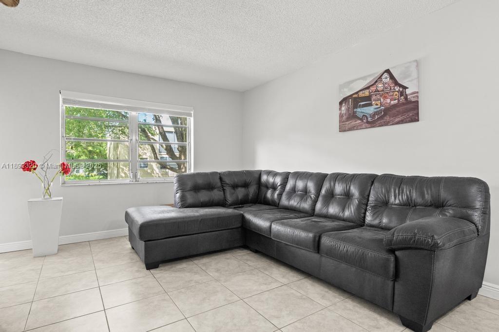 CAMBRIDGE HOUSE WEST - Residential