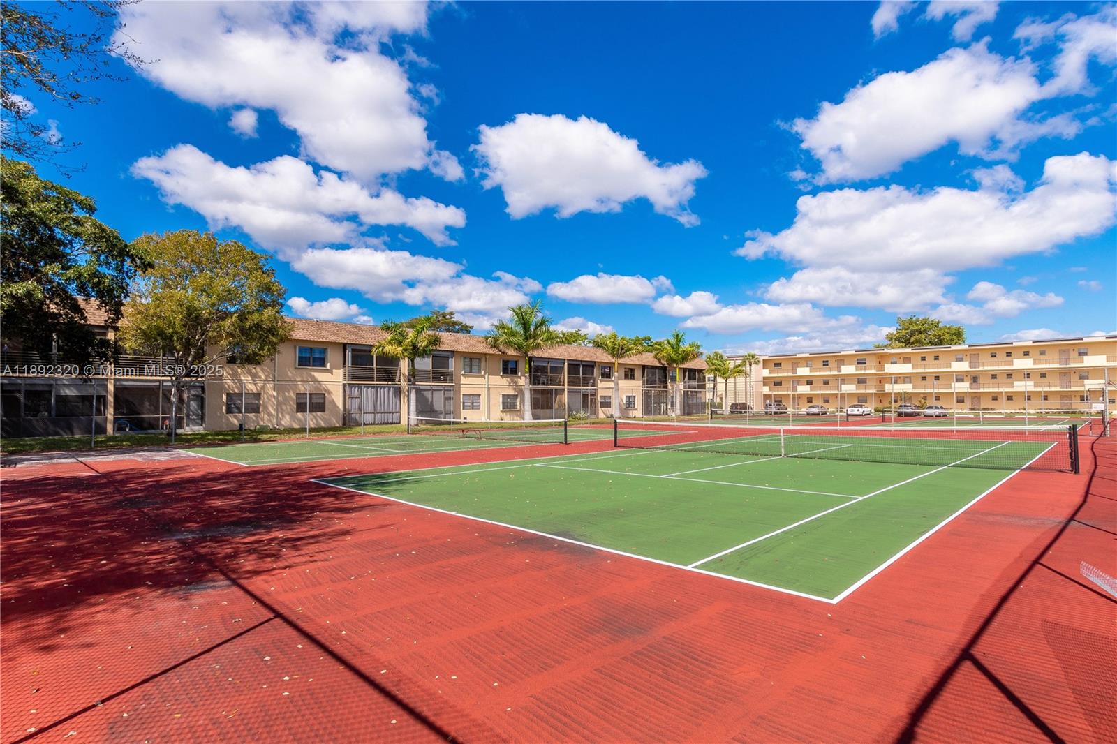 CAMBRIDGE HOUSE WEST - Residential