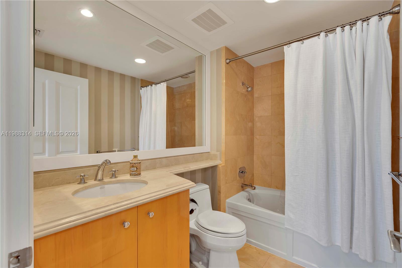 ACQUALINA OCEAN RESIDENCE - Residential Lease