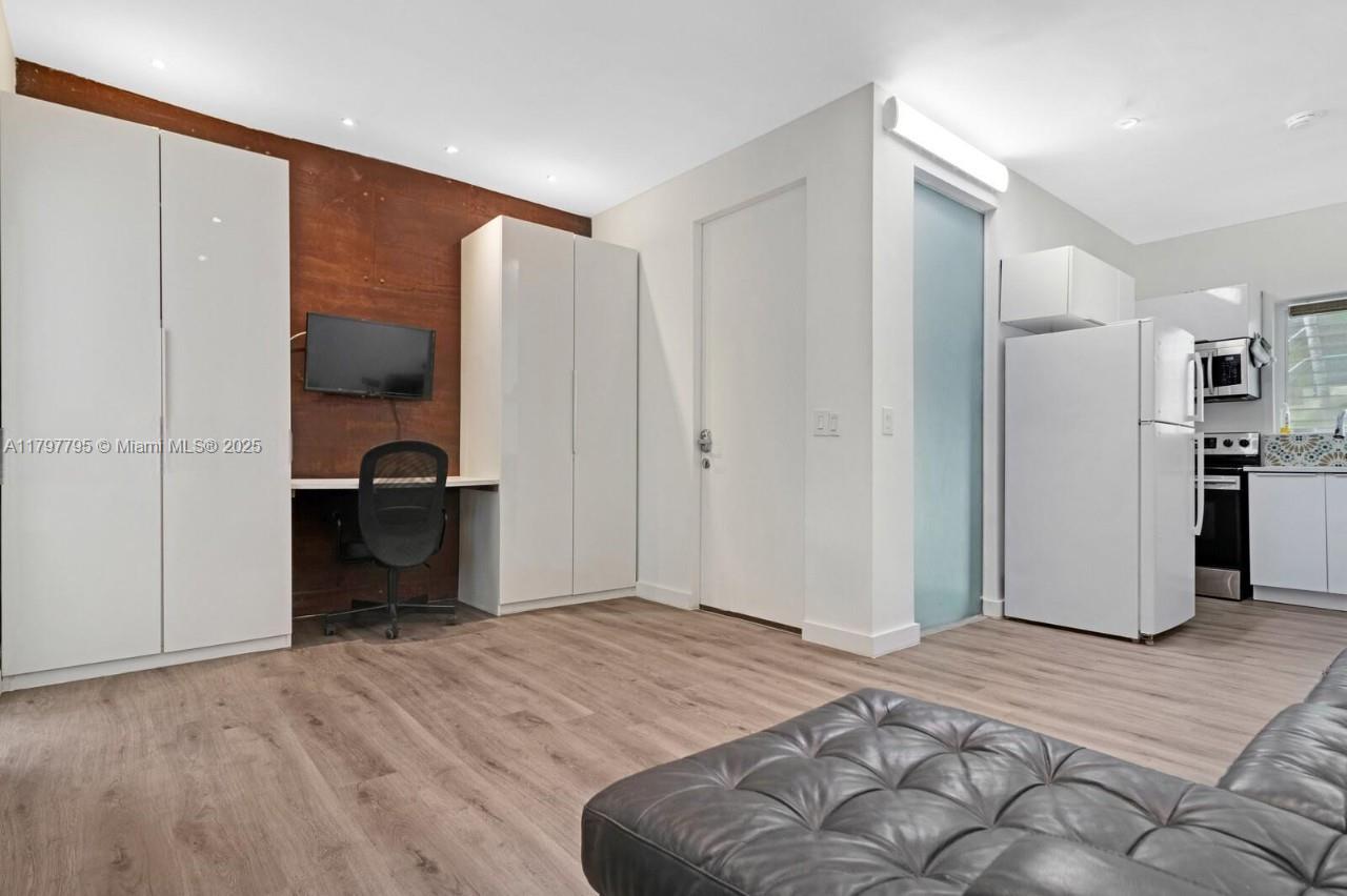 Rental Property at 1351 Meridian Ave 3, Miami Beach, Miami-Dade County, Florida - Bathrooms: 1  - $1,850 MO.
