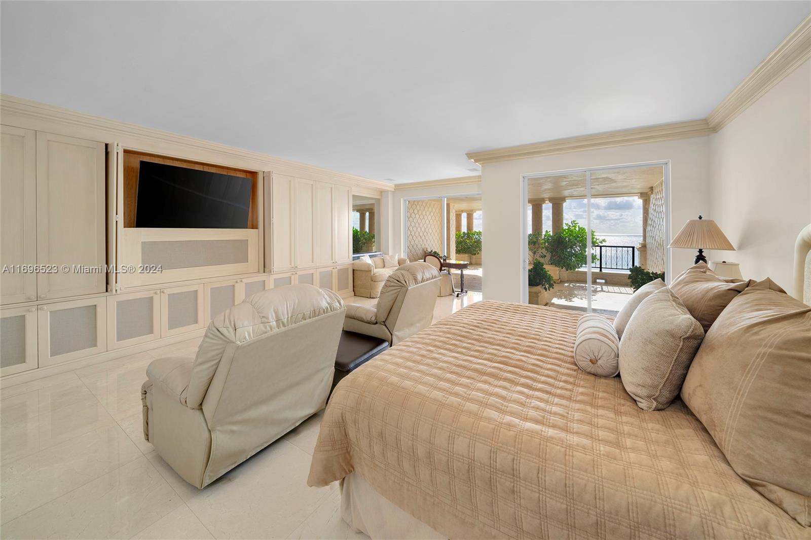 FISHER ISLAND - Residential