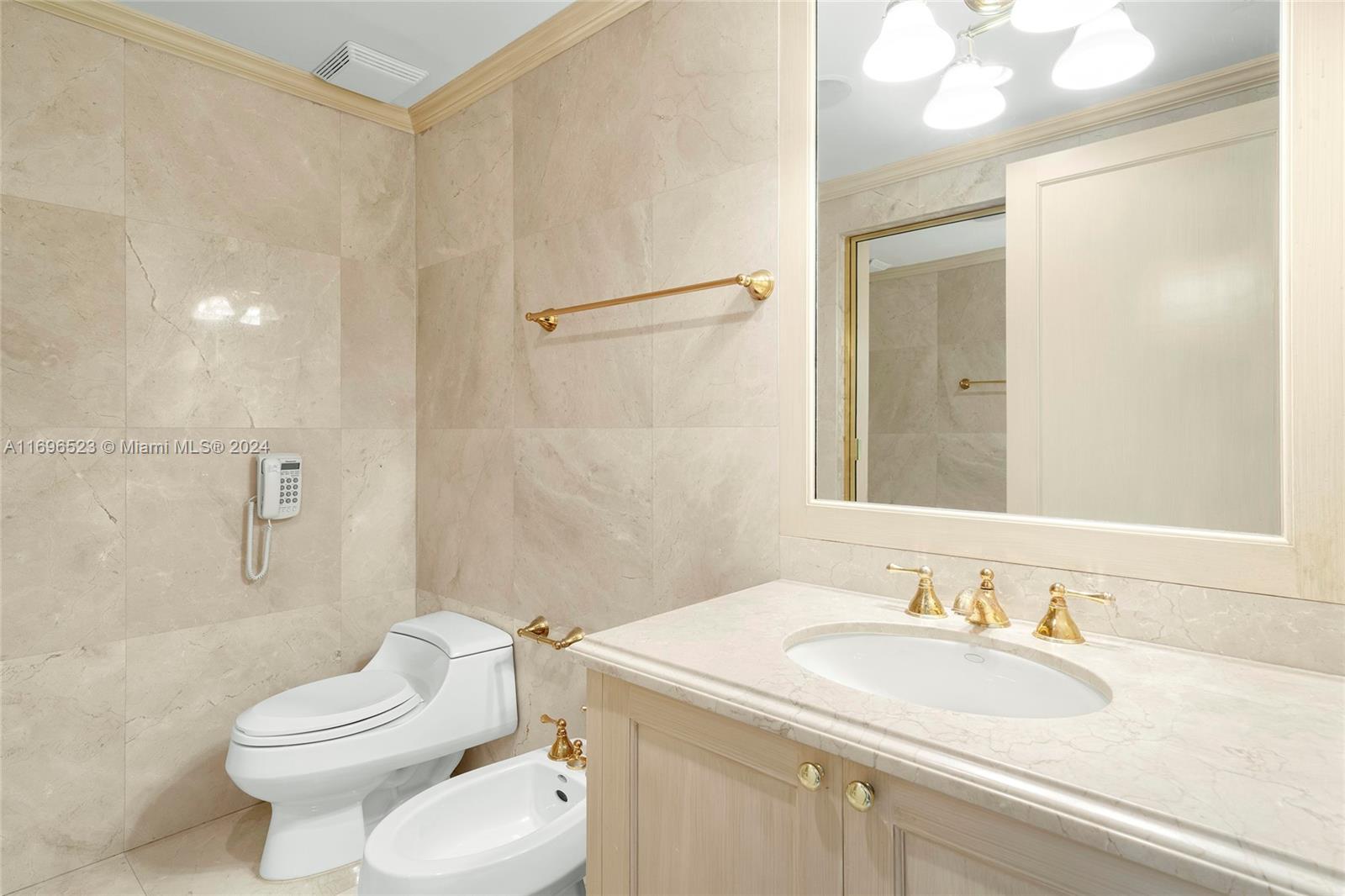 FISHER ISLAND - Residential