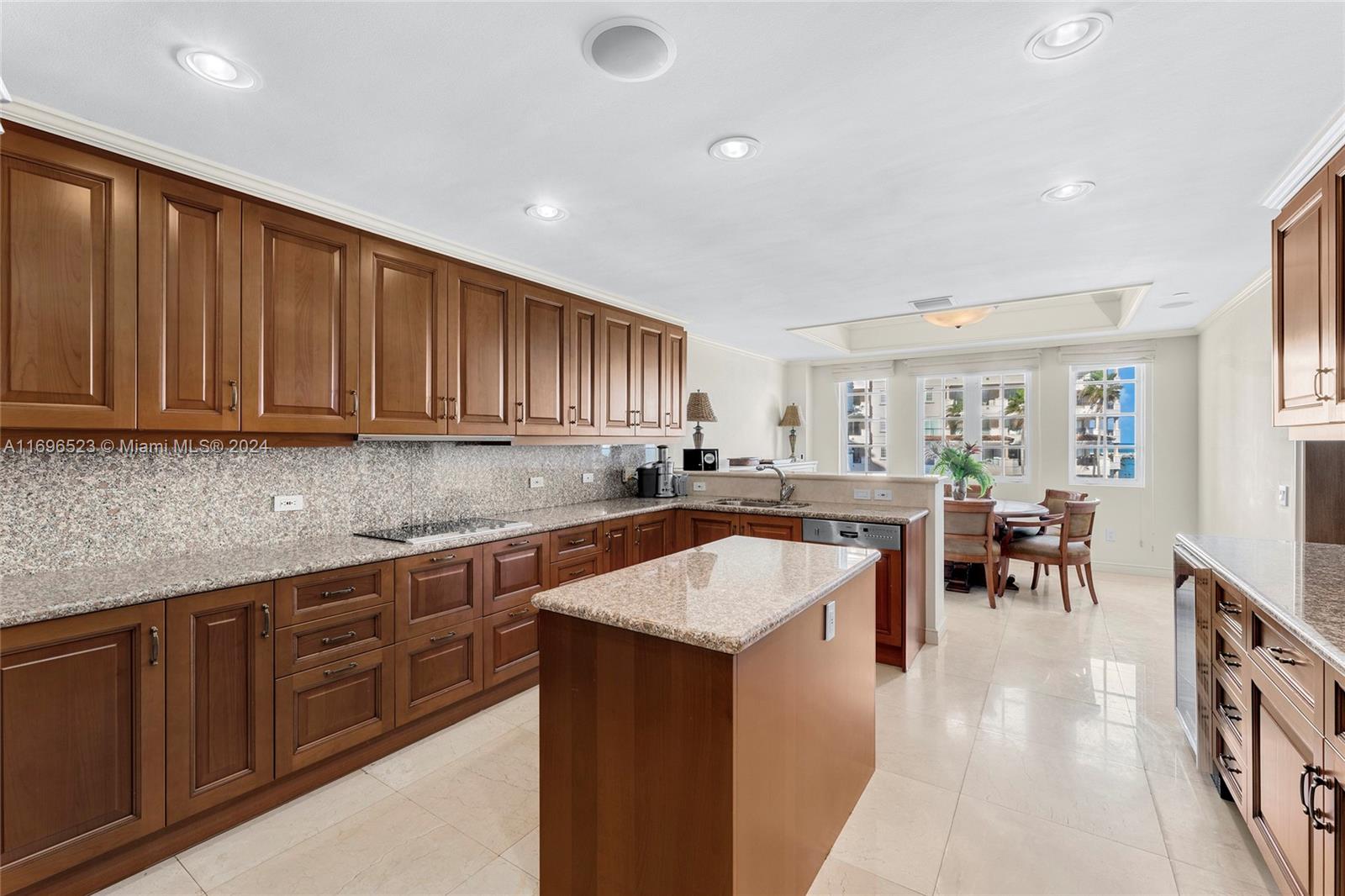 FISHER ISLAND - Residential