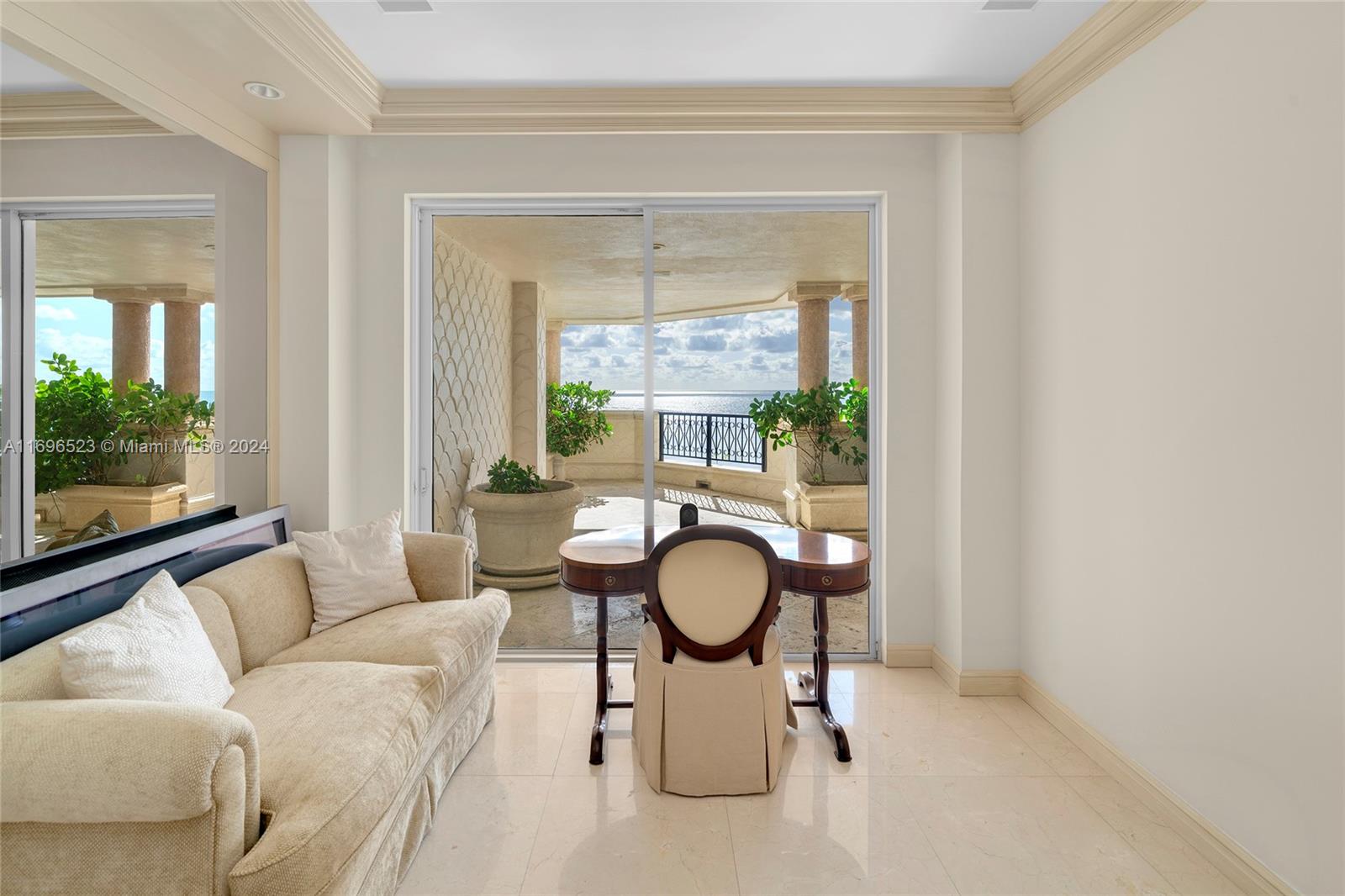 FISHER ISLAND - Residential